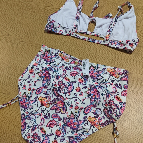 NWT *charity fundraiser* La Vie En Rose White floral bikini in large - Picture 3 of 5
